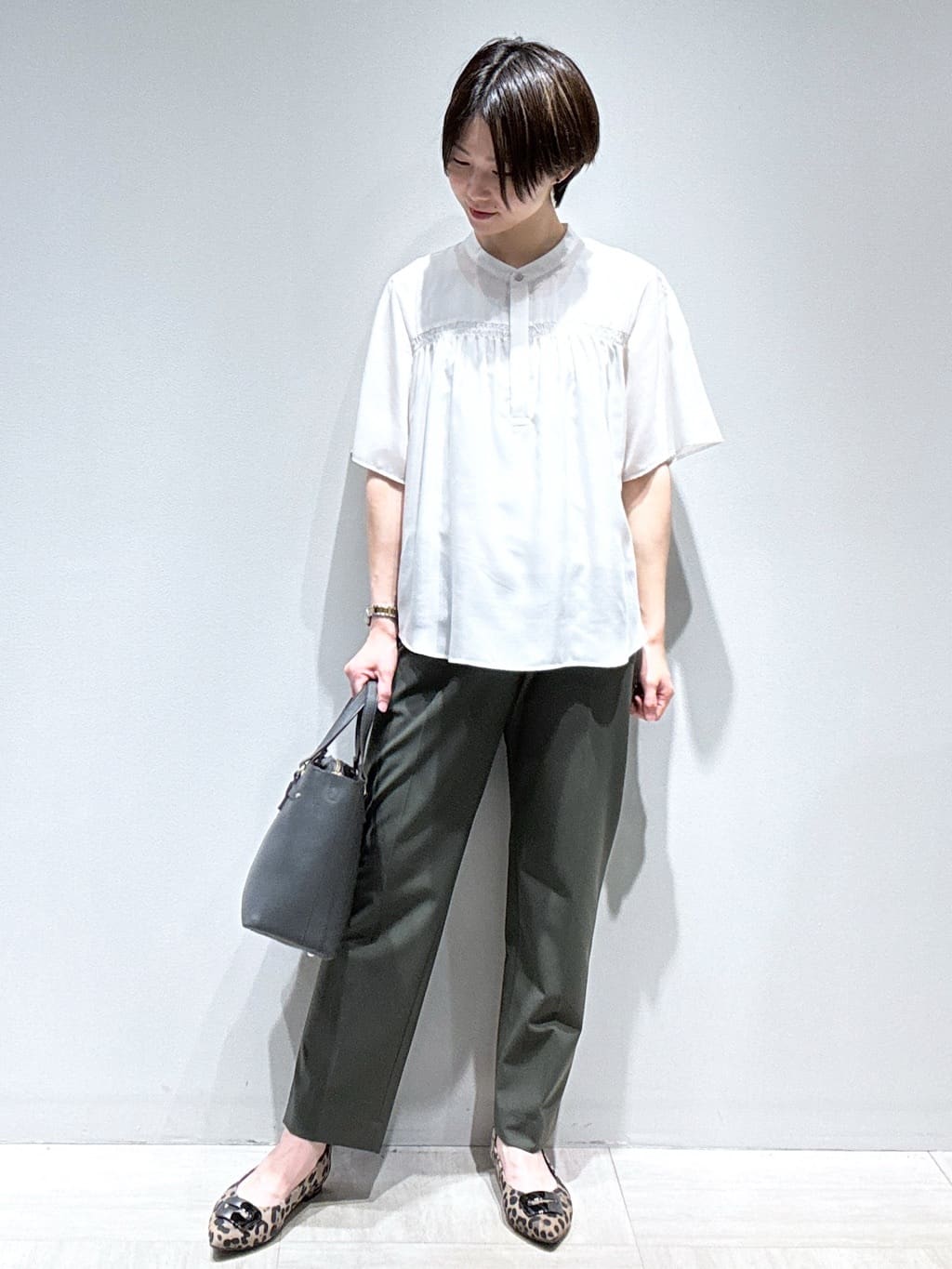 まちこさんの「Reflect｜【選べる5色◎／マシンウォッシュ可】シャーリングデザインブラウス」を使ったコーディネート