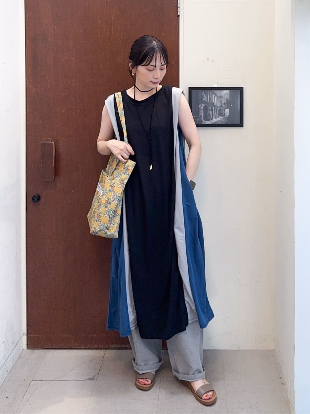 𝐇𝐢𝐫𝐨𝐦𝐢さんの「SHOO･LA･RUE｜【S-LL/ひんやり】全身すっきり見えが楽に叶う サイド切替 バイカラーAラインワンピース」を使ったコーディネート