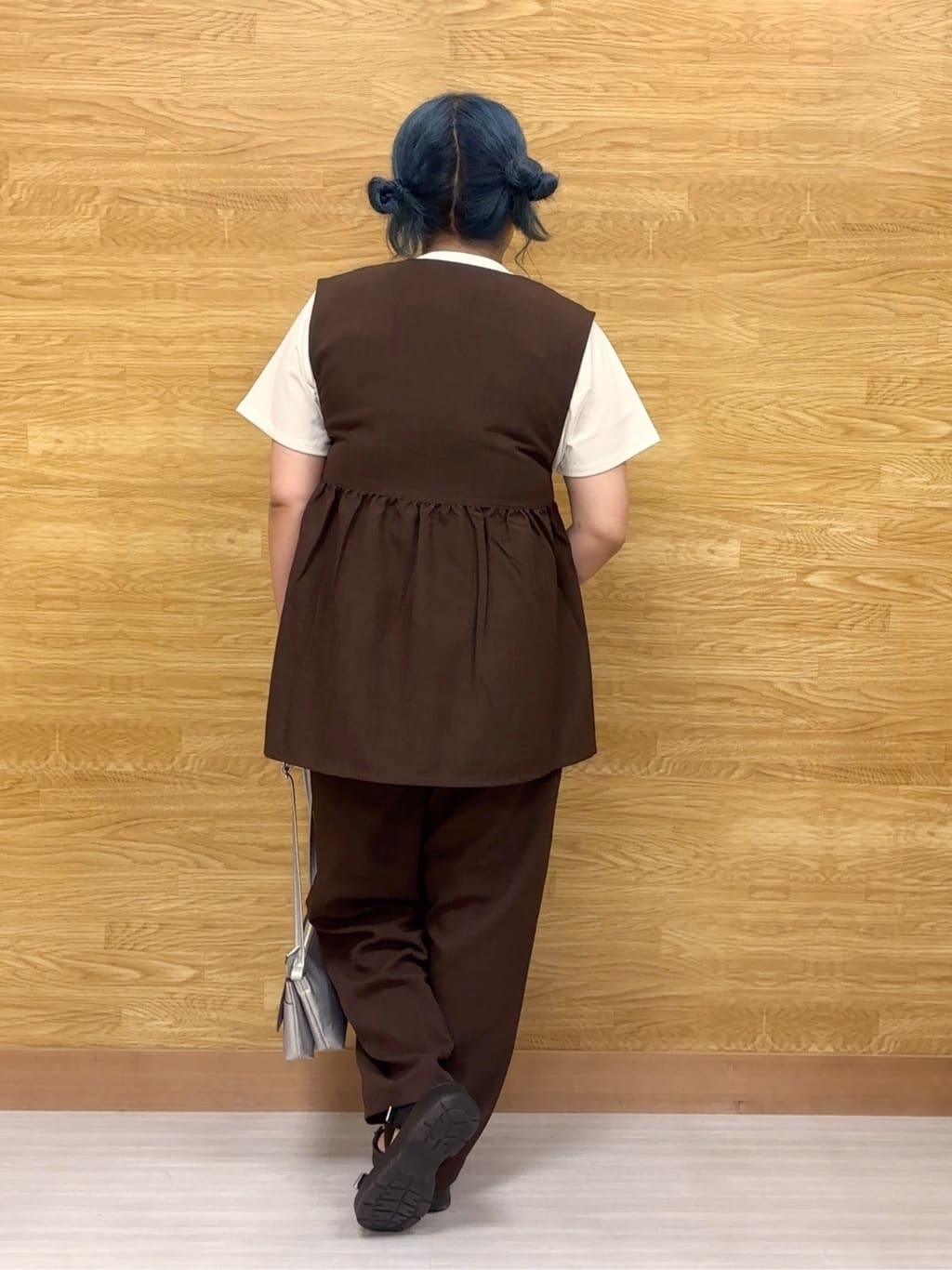 ぁむさんの「SHOO･LA･RUE｜【セットアップ可】さらりと軽やかに ダブルジップ麻調ジレ」を使ったコーディネート
