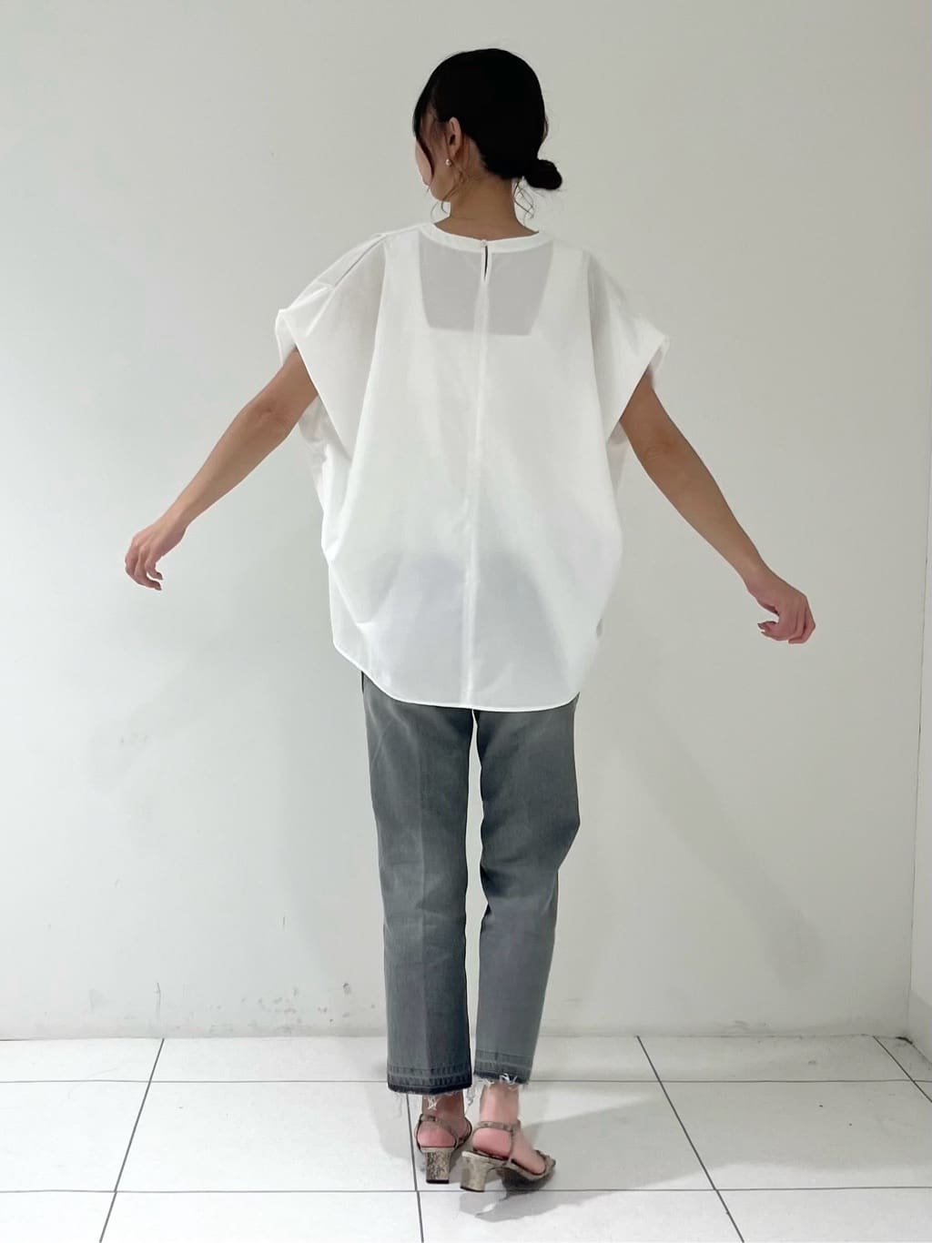 shioriさんの「INDIVI｜スリーブレスタックブラウス」を使ったコーディネート