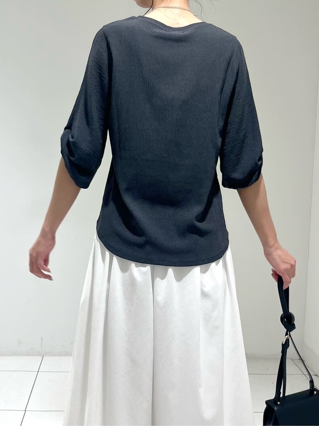 shioriさんの「INDIVI｜【UVケア／吸汗速乾】凹凸素材ねじり袖トップス」を使ったコーディネート