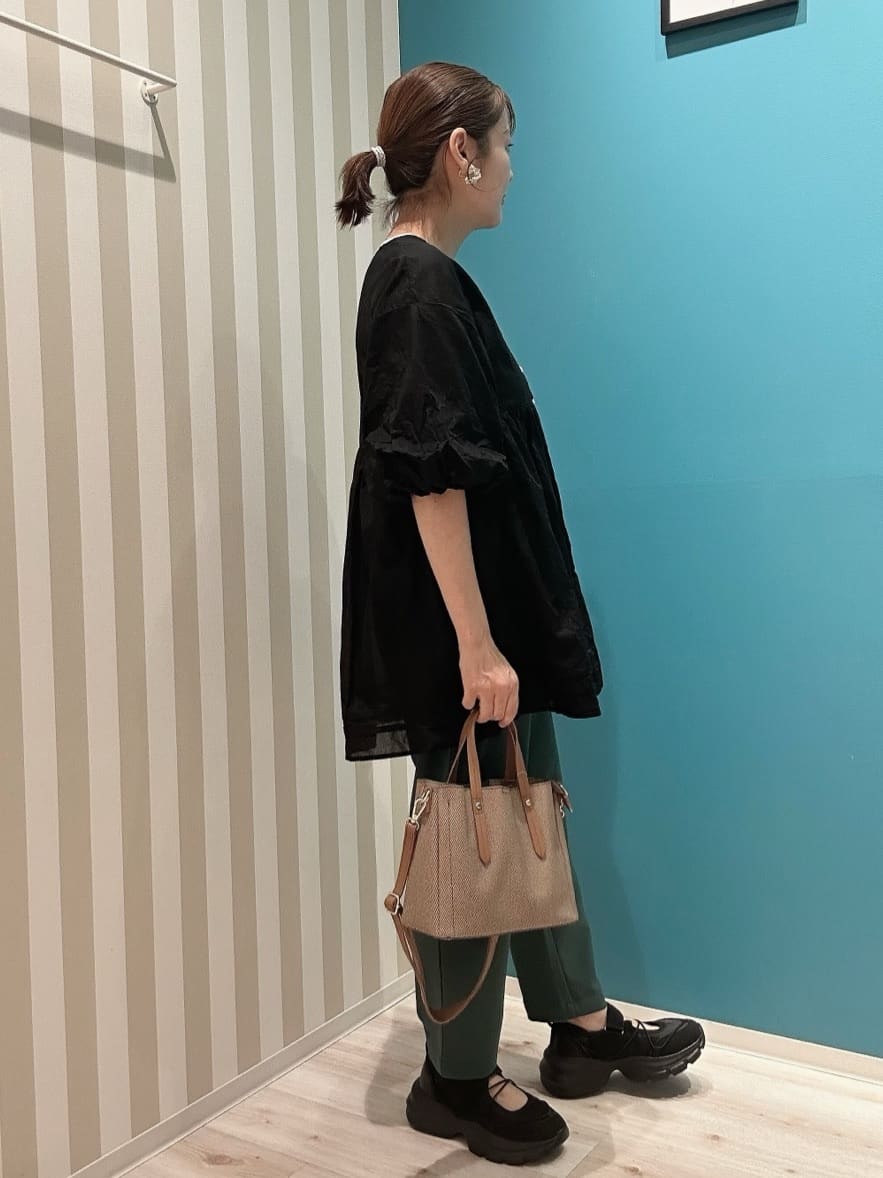funafunaさんの「SHOO･LA･RUE｜【S-LL】一枚で着映え バルーンスリーブブラウス」を使ったコーディネート