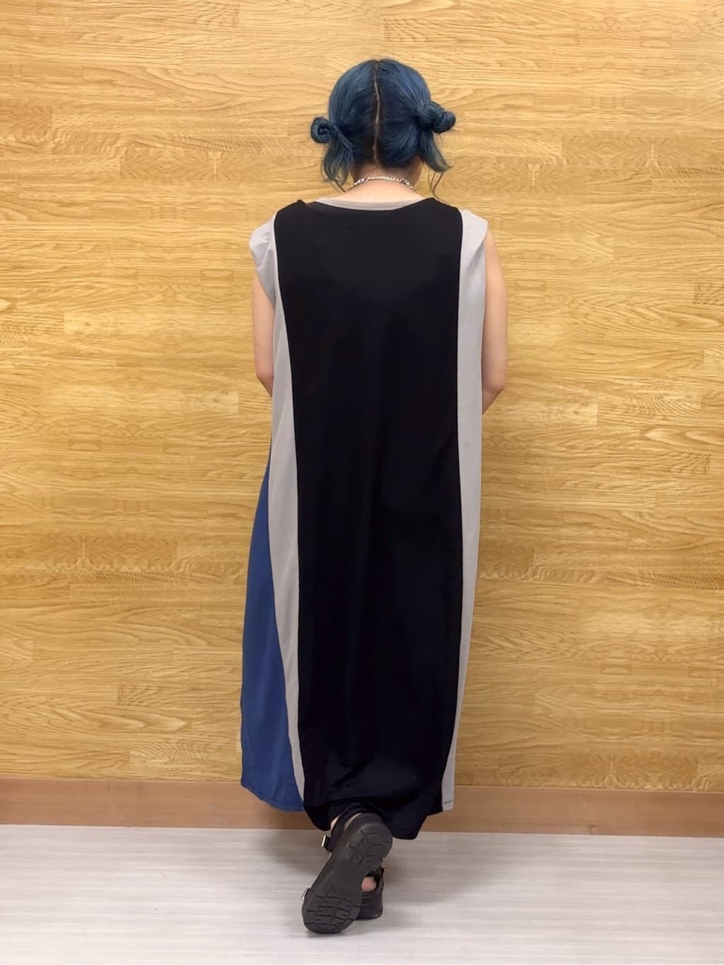 ぁむさんの「SHOO･LA･RUE｜【S-LL/ひんやり】全身すっきり見えが楽に叶う サイド切替 バイカラーAラインワンピース」を使ったコーディネート