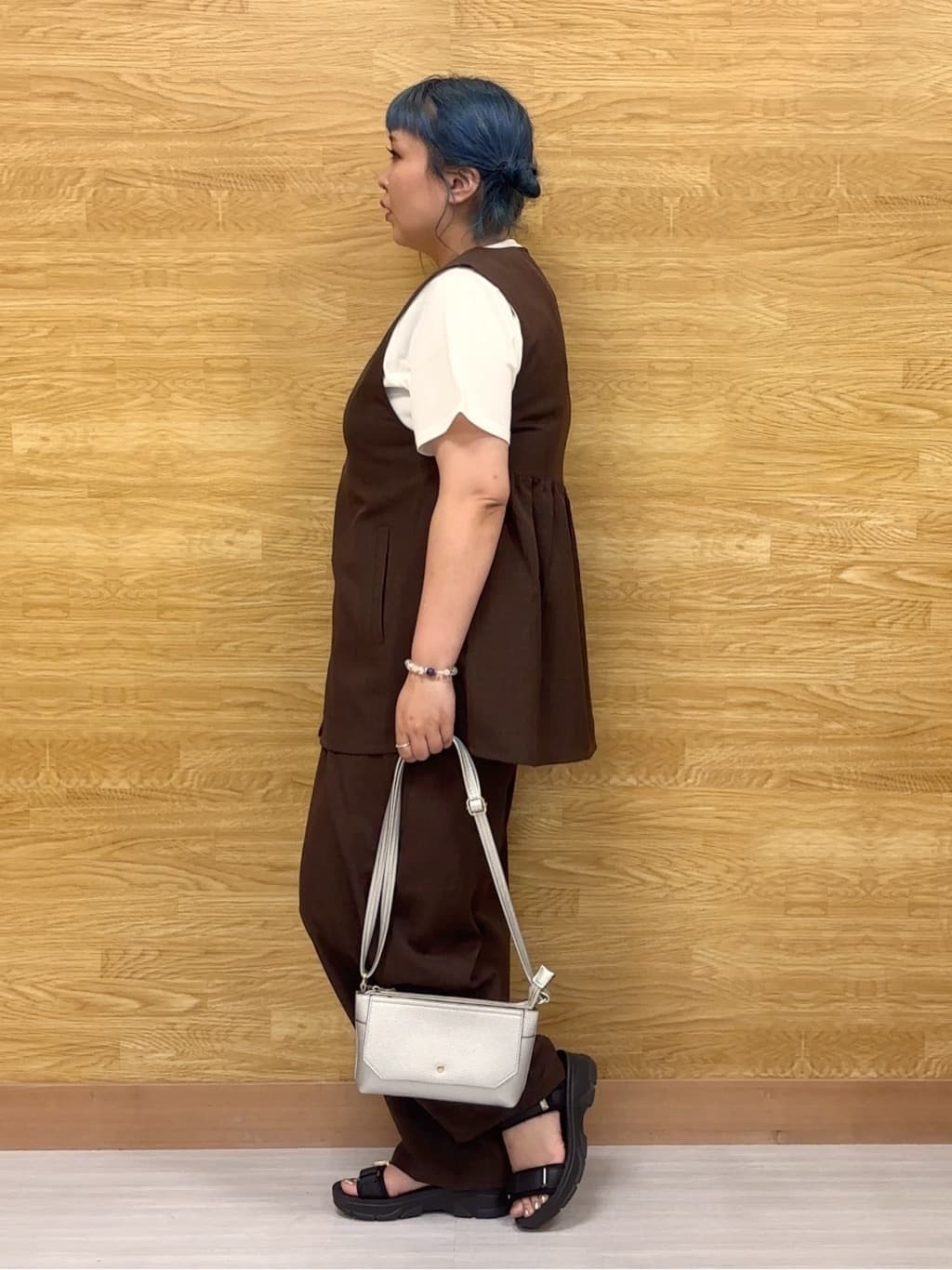 ぁむさんの「SHOO･LA･RUE｜【セットアップ可】さらりと軽やかに ダブルジップ麻調ジレ」を使ったコーディネート