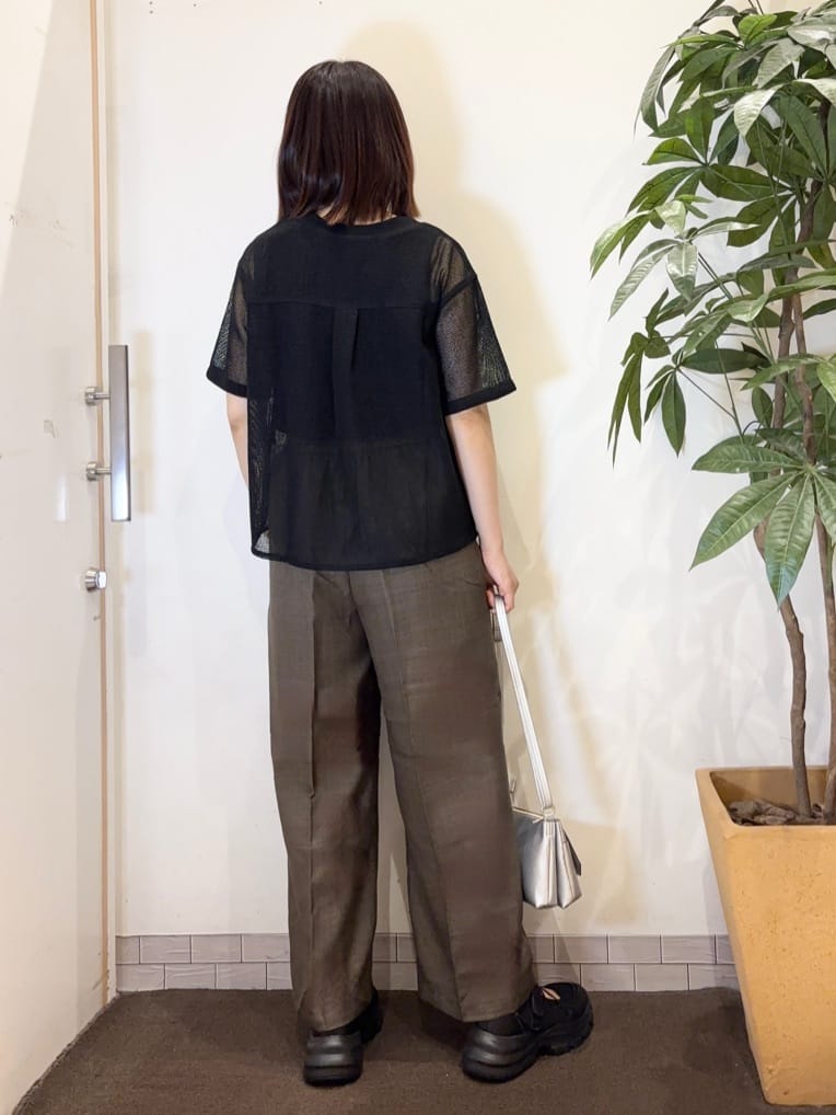 宗形さんの「SHOO･LA･RUE｜【S-LL】メッシュ素材で大人ヘルシー ポケット付きデザイントップス」を使ったコーディネート
