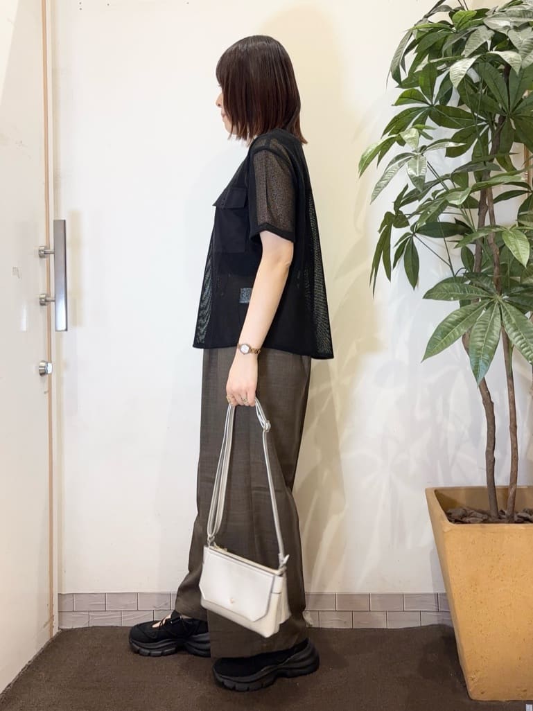 宗形さんの「SHOO･LA･RUE｜【S-LL】メッシュ素材で大人ヘルシー ポケット付きデザイントップス」を使ったコーディネート