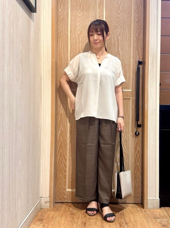 KAORIさんの「SHOO･LA･RUE｜【S-LL/セットアップ可/ひんやり】きちんと見えで上品 お袖タック スキッパーブラウス」を使ったコーディネート