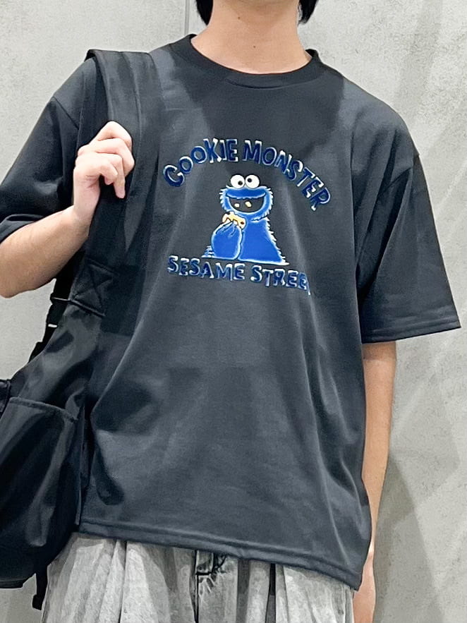 SHI-MAさんの「THE SHOP TK｜セサミストリートTシャツ／親子リンク」を使ったコーディネート
