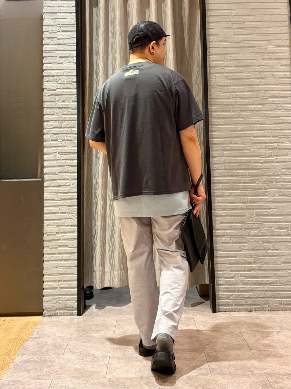 Pーyamaさんの「THE SHOP TK｜セサミストリートTシャツ／親子リンク」を使ったコーディネート