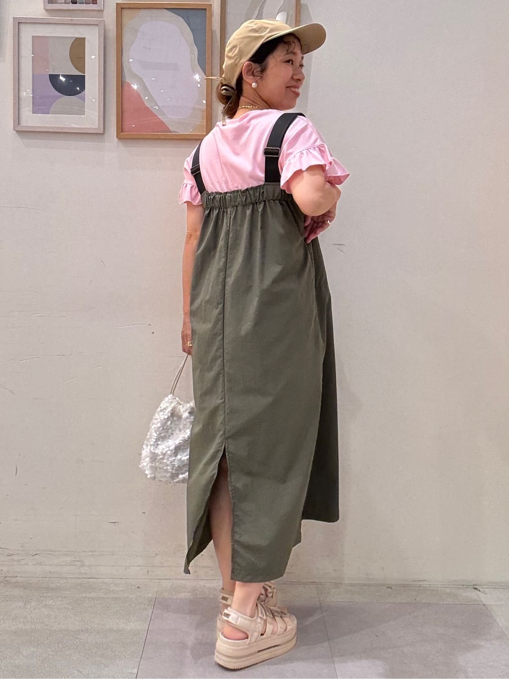 たけぴさんの「SHOO･LA･RUE｜【S-LL/汗ジミ軽減/ひんやり/UVカット】フリルTシャツ」を使ったコーディネート