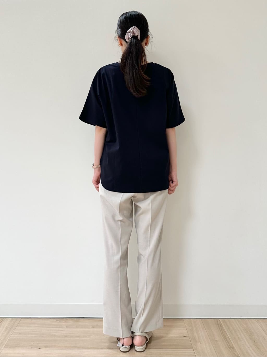 Momoさんの「Reflect｜【マシンウォッシュ可】リネンライクフレアパンツ」を使ったコーディネート