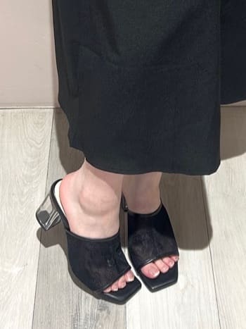 しおりんさんの「ESPERANZA｜チュールメッシュクリアヒールミュール」を使ったコーディネート