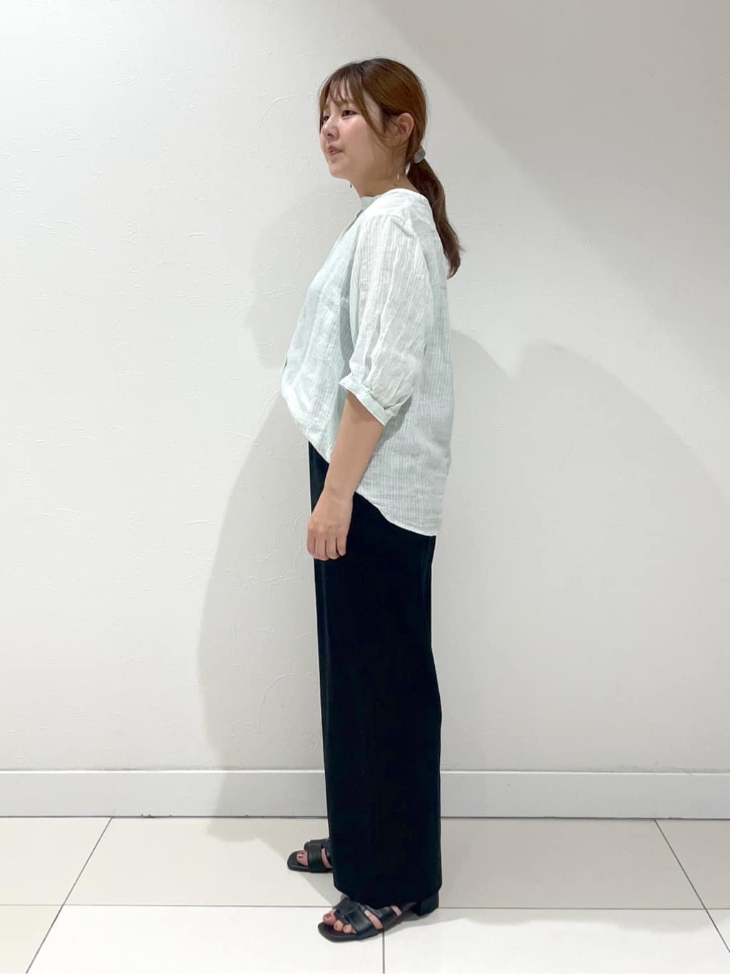 YUUKIさんの「INDIVI｜◆【毎年人気！／フレンチリネン】5分袖バンドカラーブラウス」を使ったコーディネート