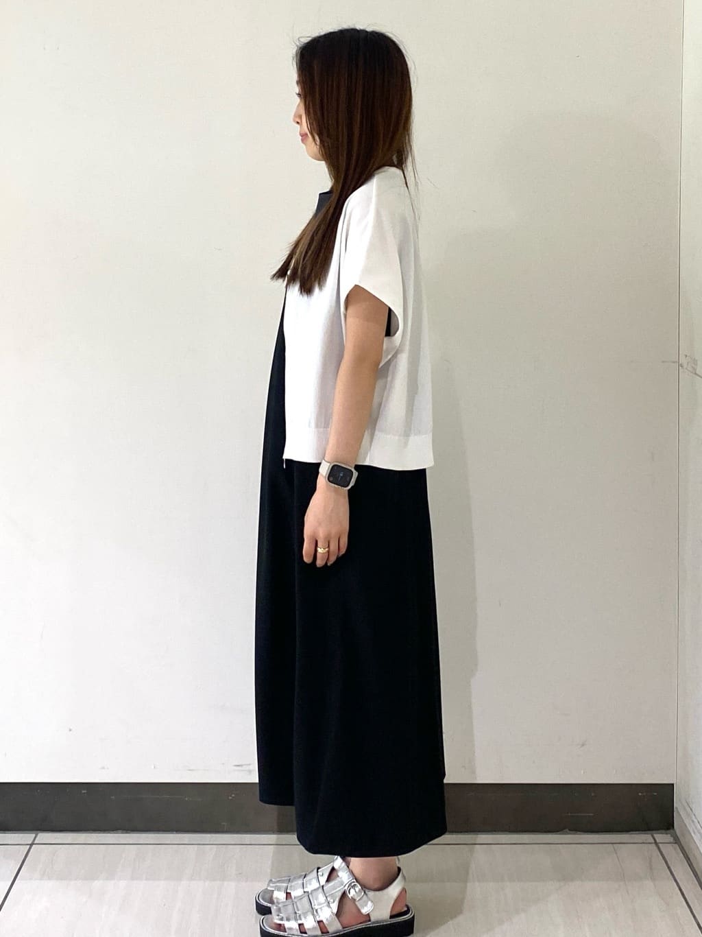 momoさんの「INDIVI｜【UVケア】エアリージョーゼット キャミワンピース」を使ったコーディネート
