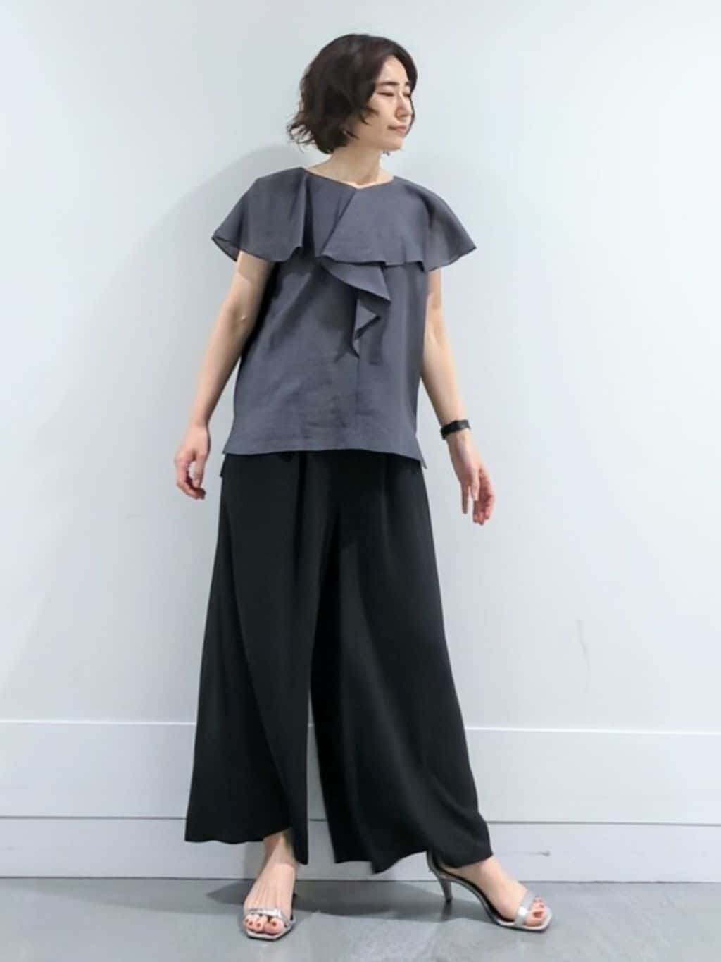 ミズタさんの「UNTITLED｜【きれいめ/洗える/フリル】ラッフルシアーブラウス」を使ったコーディネート