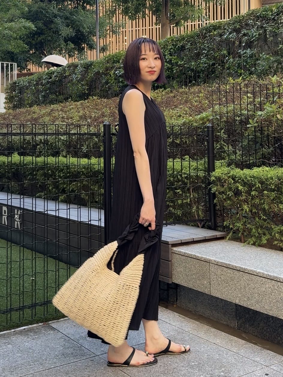 𝐜𝐡𝐢𝐤𝐚さんの「SHOO･LA･RUE｜【S-LL】後ろ姿も抜かりなく 1枚でサマ見え ティアードワンピース」を使ったコーディネート