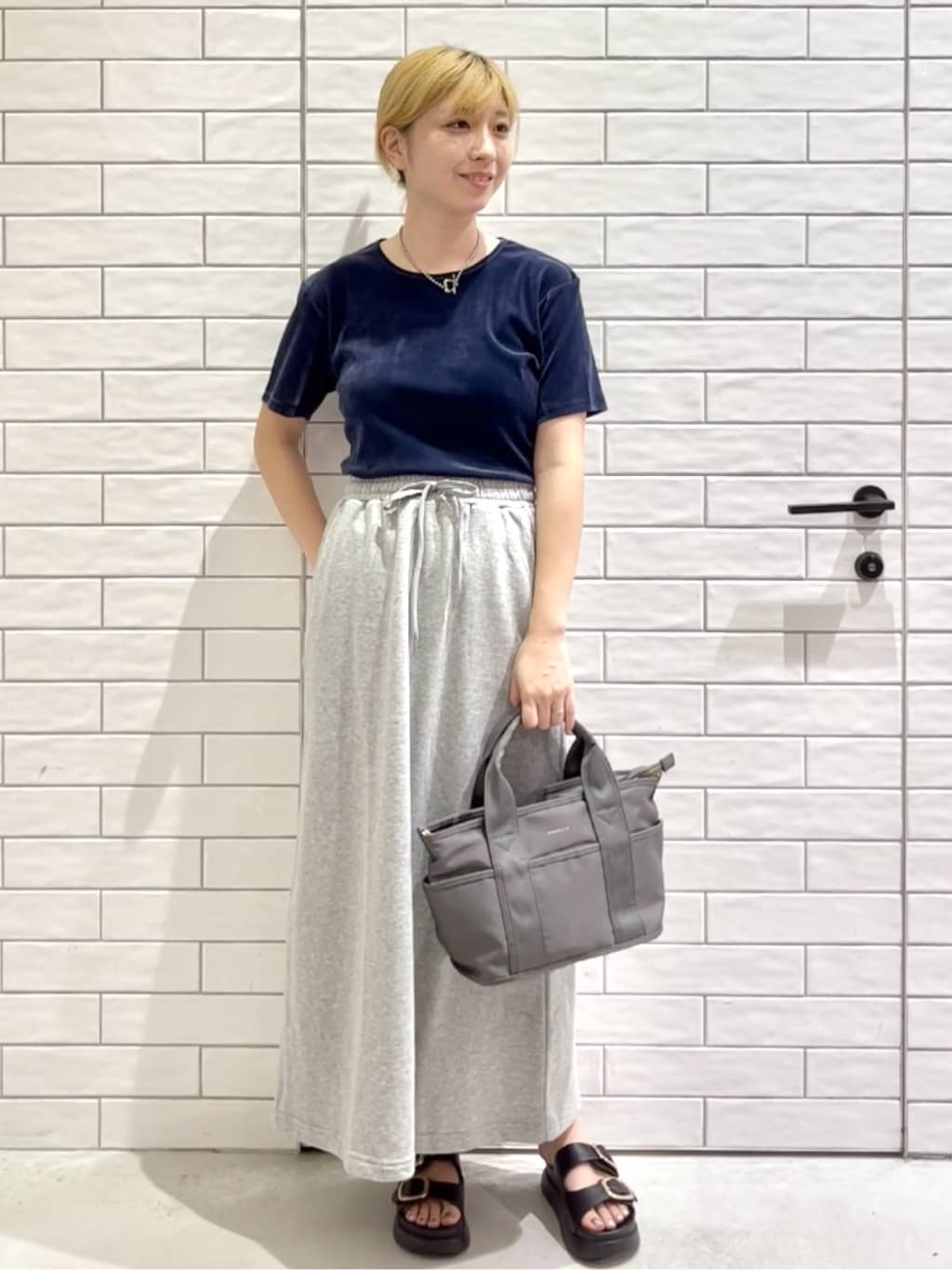 しおりさんの「OPAQUE.CLIP｜フロッキーチュールTシャツ【洗濯機洗い可】」を使ったコーディネート