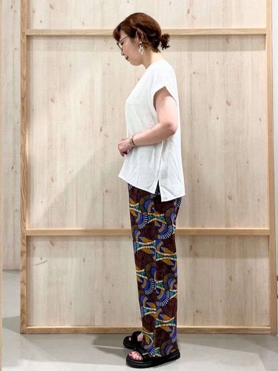 nakoさんの「THE SHOP TK｜柄アソートイージーパンツ【洗える】」を使ったコーディネート