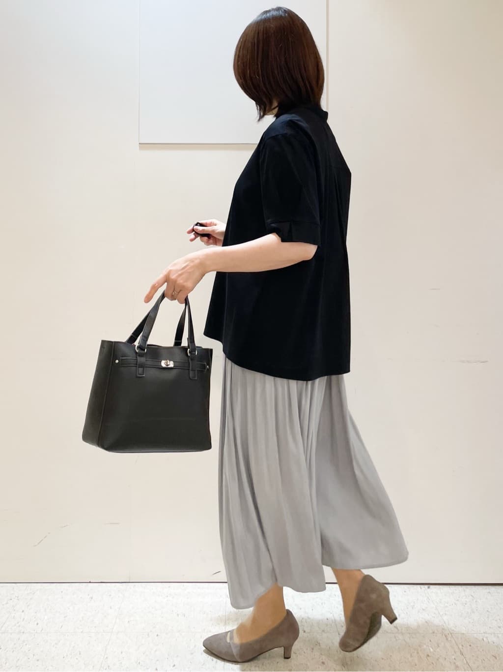 めいさんの「Reflect｜【すっきり見え！長め丈／マシンウォッシュ可】スキッパーネックジャージトップス」を使ったコーディネート