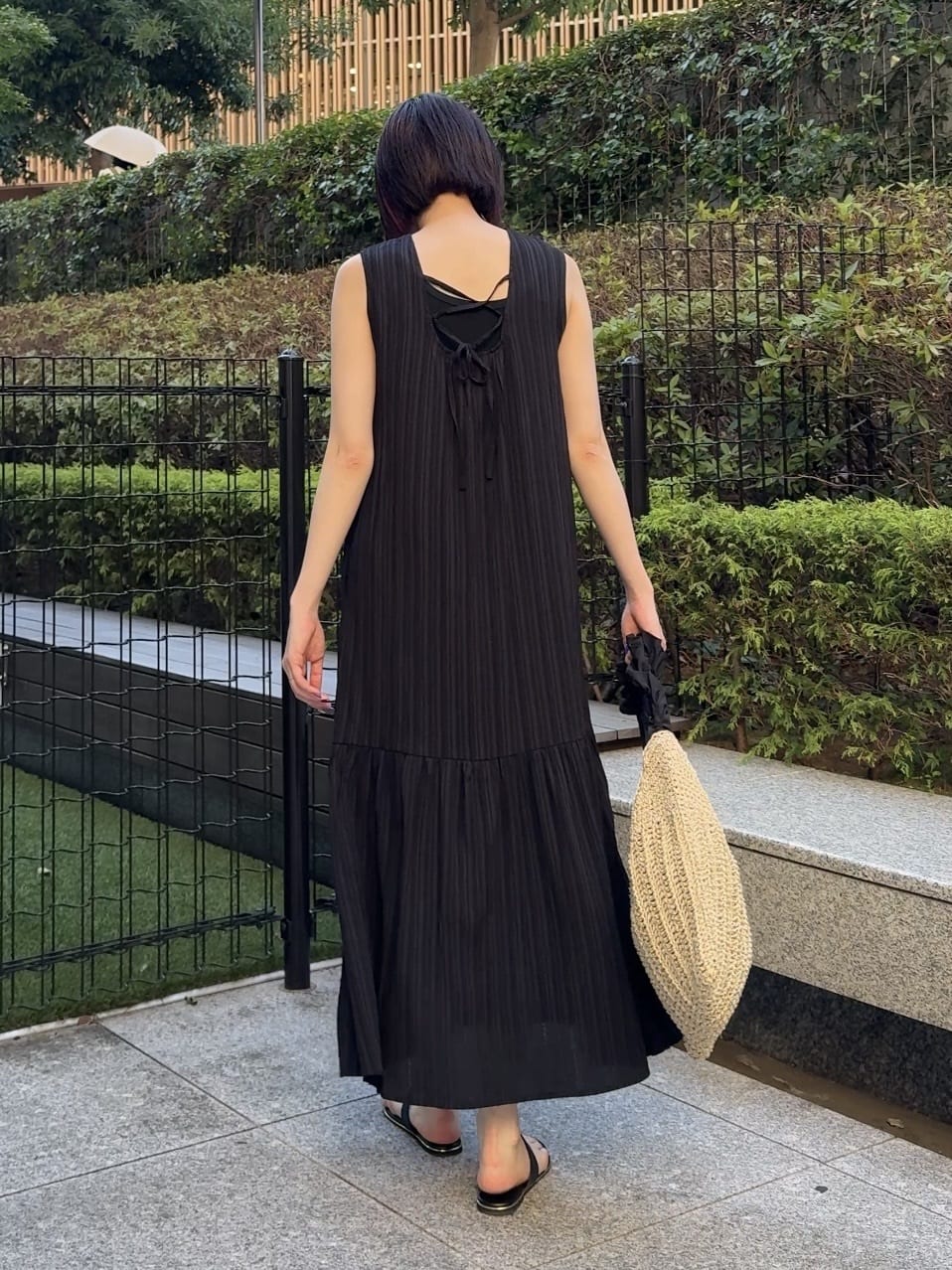 𝐜𝐡𝐢𝐤𝐚さんの「SHOO･LA･RUE｜【S-LL】後ろ姿も抜かりなく 1枚でサマ見え ティアードワンピース」を使ったコーディネート