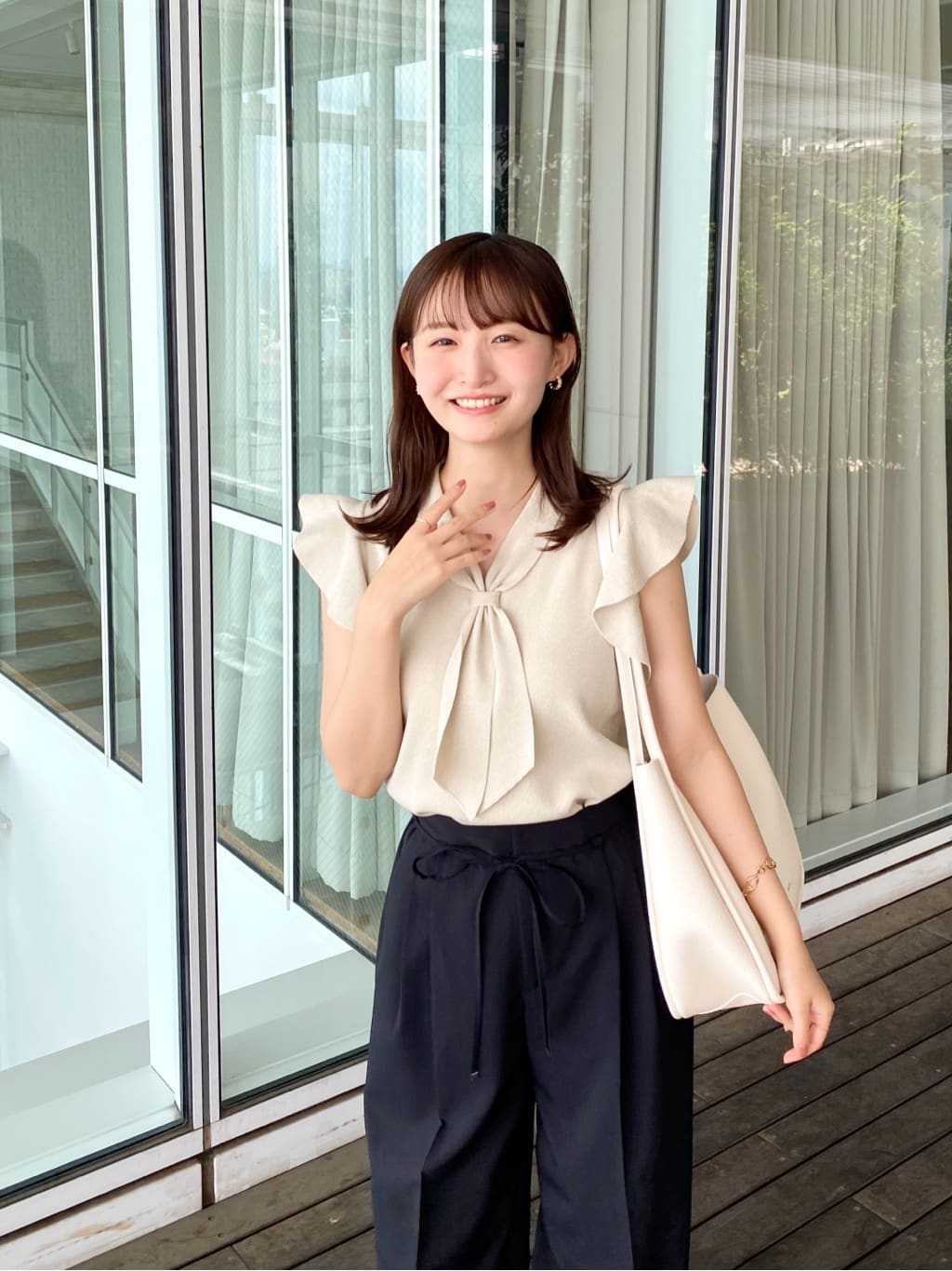 みさかさんの「index｜フレアスリーブボウタイニット【洗濯機洗い可／接触冷感／抗ピル】」を使ったコーディネート