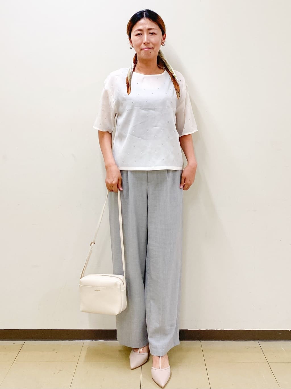miさんの「index｜シアービジューブラウス【手洗い可】」を使ったコーディネート