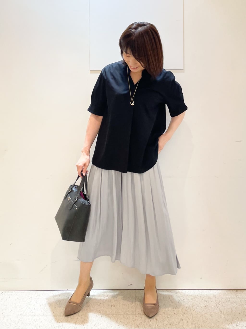めいさんの「Reflect｜【すっきり見え！長め丈／マシンウォッシュ可】スキッパーネックジャージトップス」を使ったコーディネート
