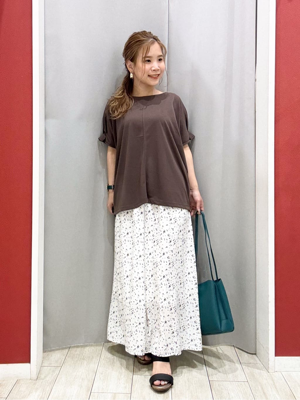 shioさんの「SHOO･LA･RUE｜【S-LL/UV/プチプラ】お袖タックで好印象 デザインTシャツ」を使ったコーディネート