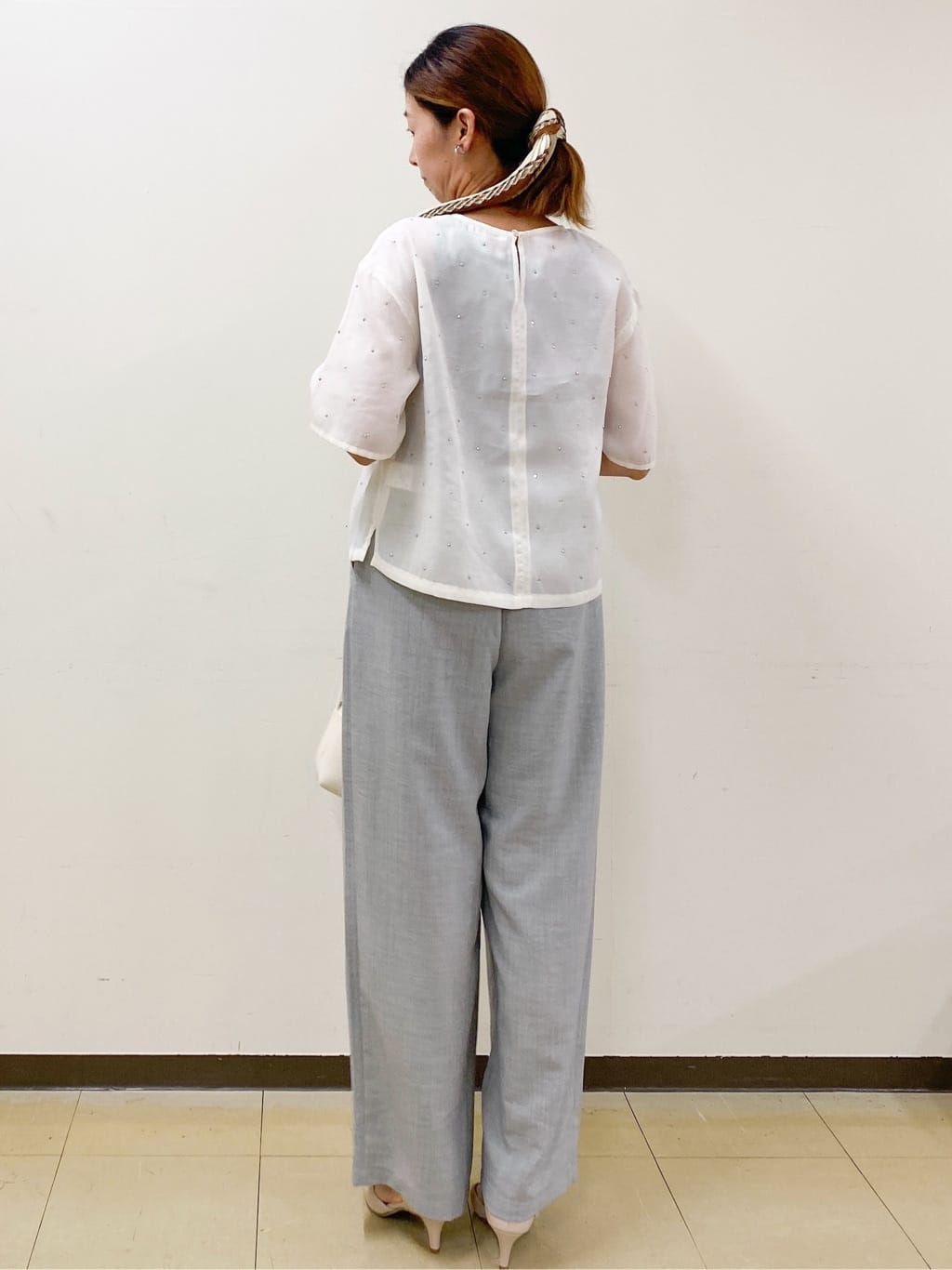 miさんの「index｜シアービジューブラウス【手洗い可】」を使ったコーディネート