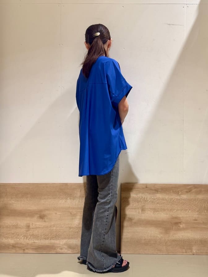 KAORIさんの「SHOO･LA･RUE｜【S-LL】さらりとしたタッチが上品見え ワンボタンデザイン トップス」を使ったコーディネート