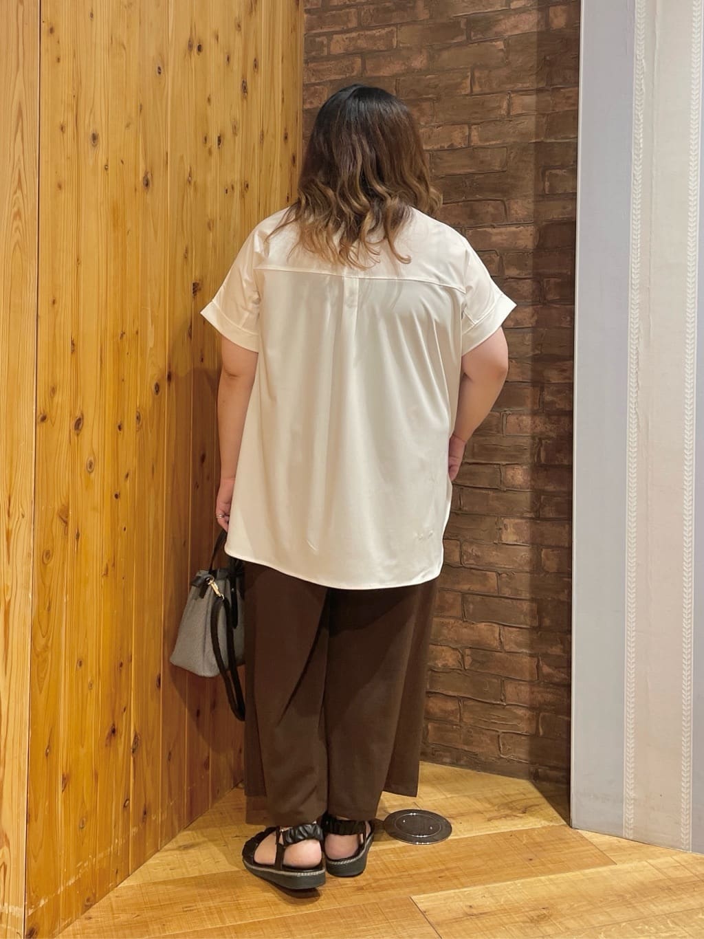 Risaさんの「SHOO･LA･RUE｜【セットアップ可/ひんやり】下半身カバーにも タックスカーチョ」を使ったコーディネート