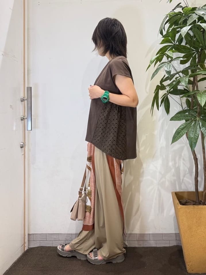 misakiさんの「SHOO･LA･RUE｜【S-LL/体型カバー】インせずサマ見え レースドッキングトップス」を使ったコーディネート