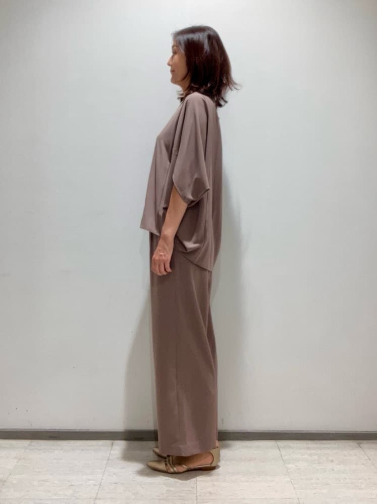 fujiさんの「INDIVI｜【UVケア／SETUP可能】エアリージョーゼット ワイドパンツ」を使ったコーディネート