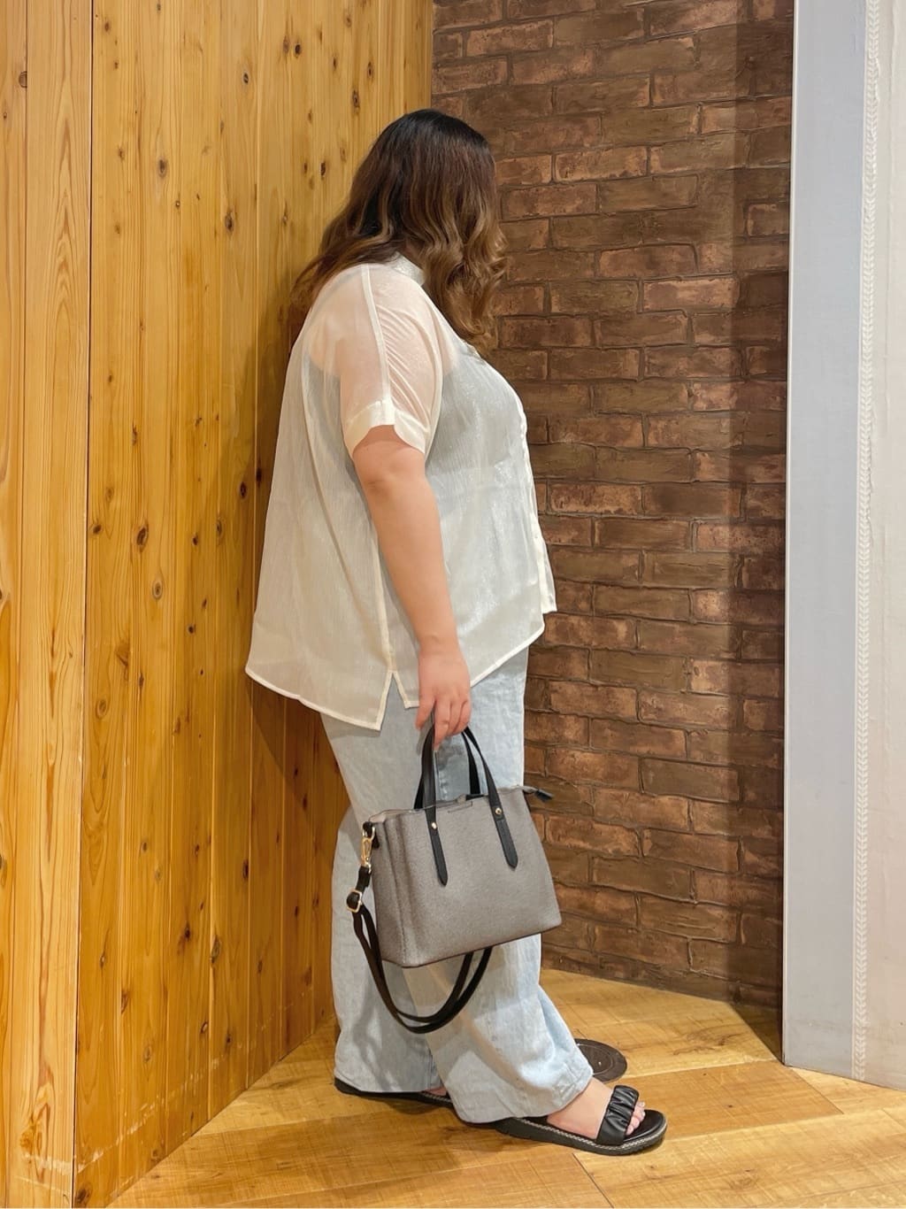 Risaさんの「SHOO･LA･RUE｜暑い夏も軽やかに デニムイージーワイドパンツ」を使ったコーディネート