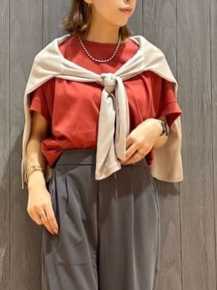 meiさんの「SHOO･LA･RUE｜【S-LL/汗ジミ軽減/ひんやり/UV】体型カバーに タック入りドルマントップス」を使ったコーディネート