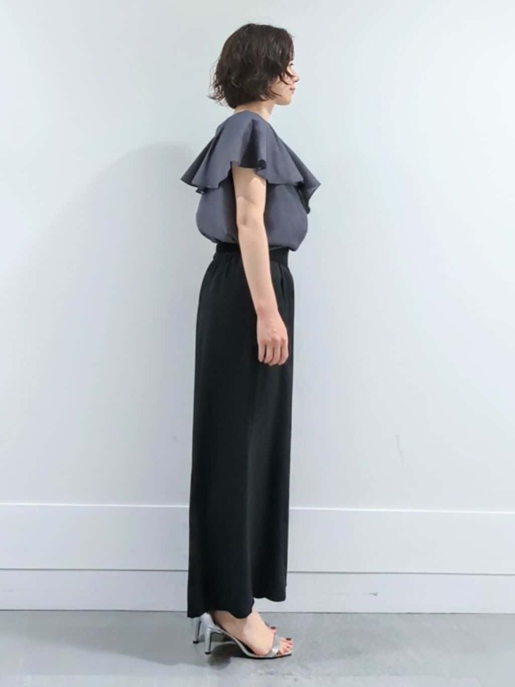 ミズタさんの「UNTITLED｜【きれいめ/洗える/フリル】ラッフルシアーブラウス」を使ったコーディネート