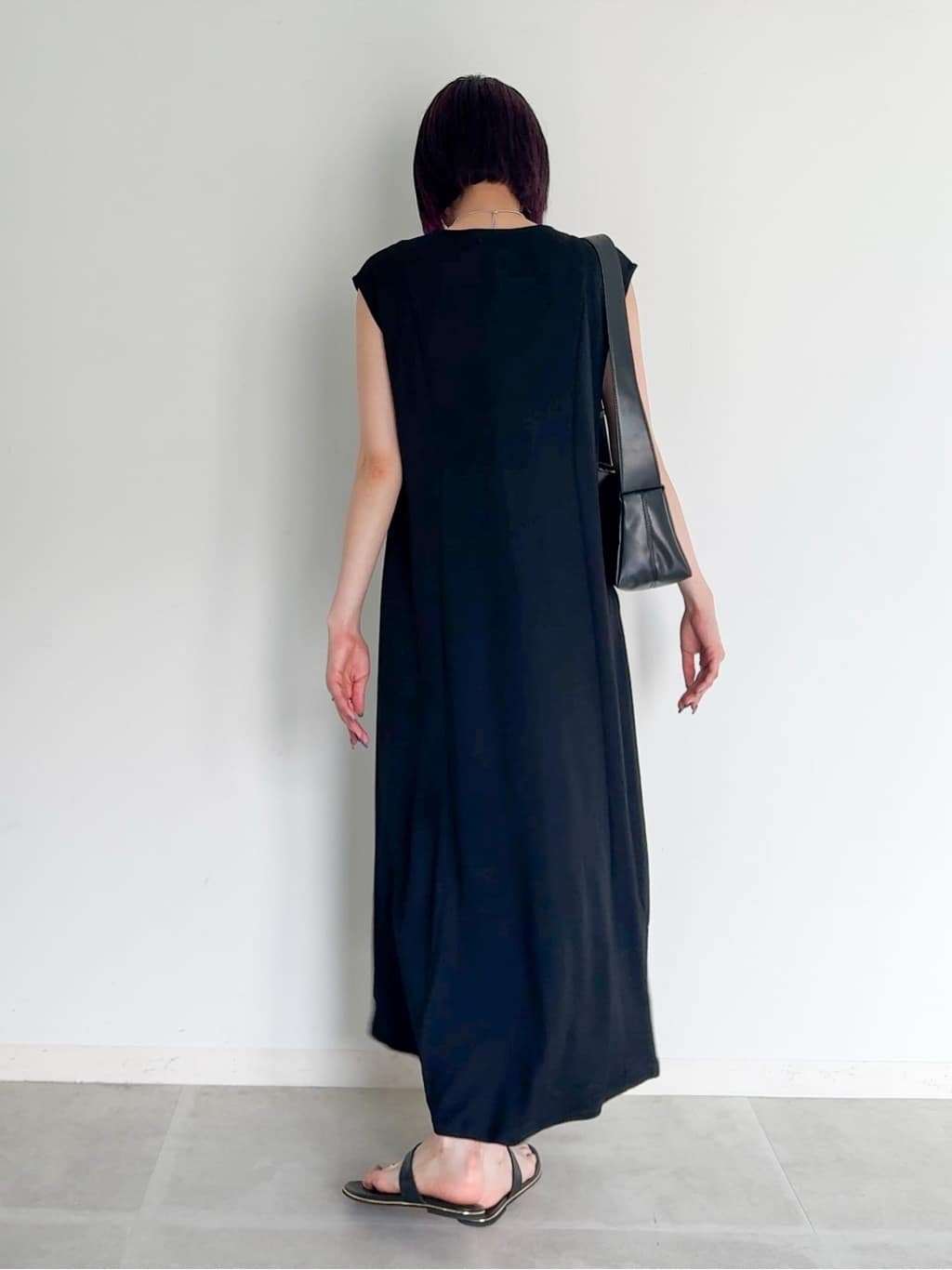 𝐜𝐡𝐢𝐤𝐚さんの「SHOO･LA･RUE｜【S-LL/ひんやり】切替ラインですっきりと 1枚で着られるロングワンピース」を使ったコーディネート