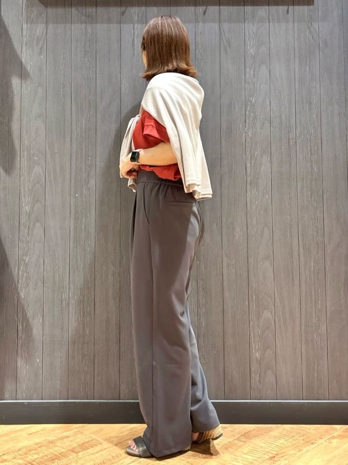meiさんの「SHOO･LA･RUE｜【S-LL/汗ジミ軽減/ひんやり/UV】体型カバーに タック入りドルマントップス」を使ったコーディネート
