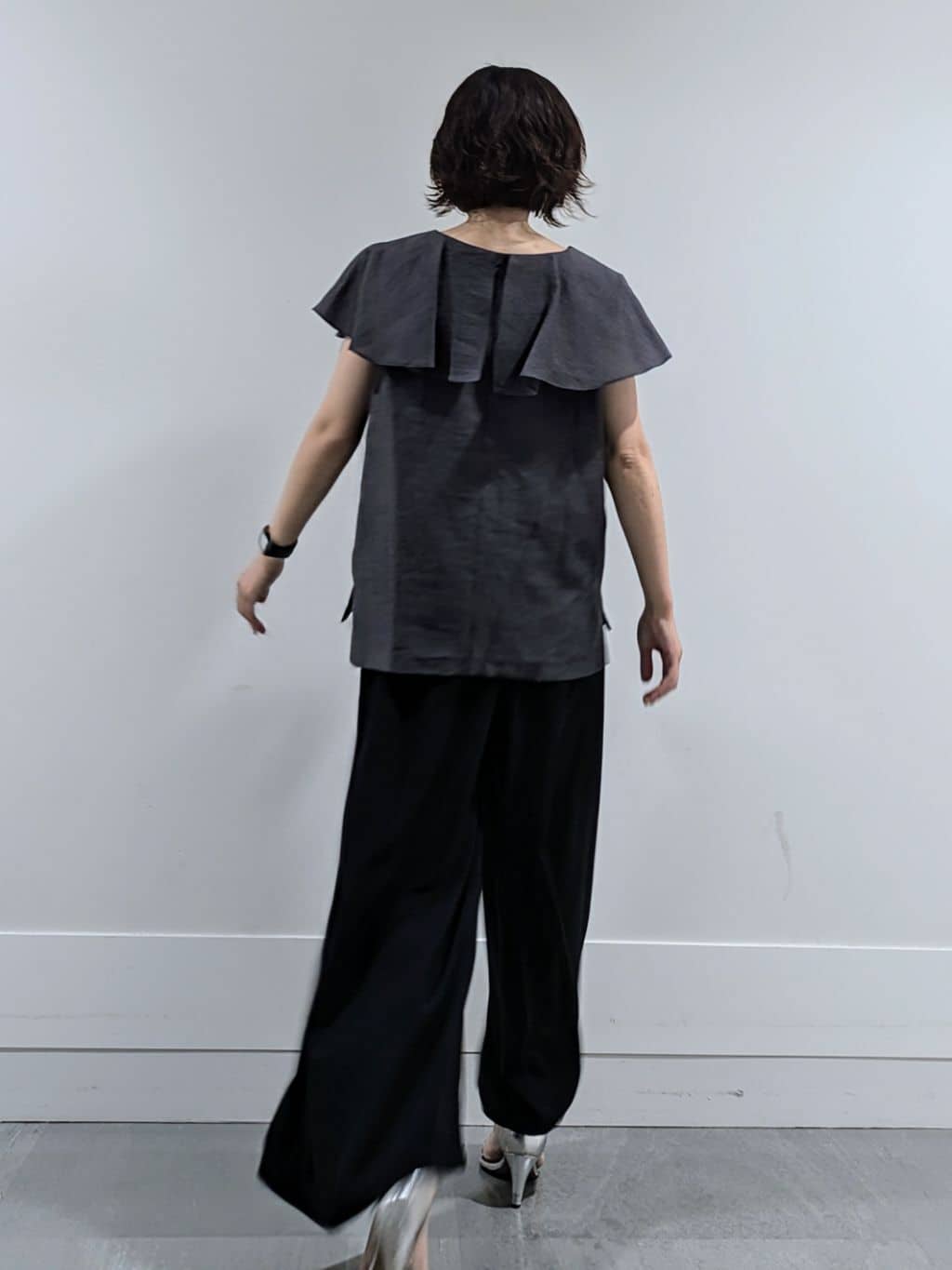 ミズタさんの「UNTITLED｜【きれいめ/洗える/フリル】ラッフルシアーブラウス」を使ったコーディネート