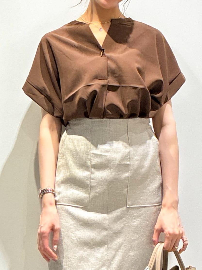 もんちゃんさんの「OPAQUE.CLIP｜《7色展開／SS-LLサイズ》ストレッチスキッパーブラウス／セットアップ対応【洗濯機洗い可／防シワ】」を使ったコーディネート