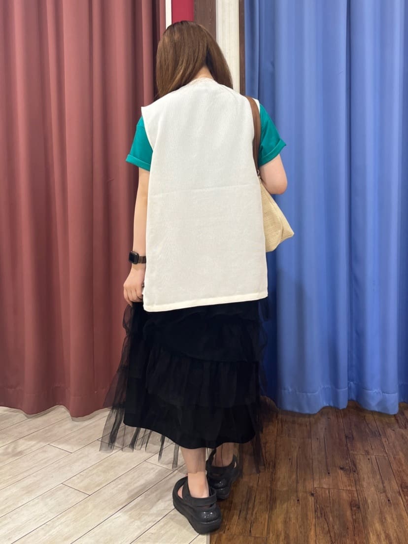 CHiさんの「SHOO･LA･RUE｜【S-LL】夏のレイヤードコーデに さらりと着られるメッシュジレ」を使ったコーディネート