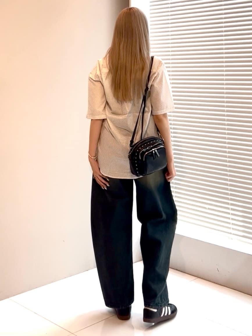 mさんの「tk.TAKEO KIKUCHI｜バレルシルエットパンツ（デニム＆カラーパンツ）」を使ったコーディネート
