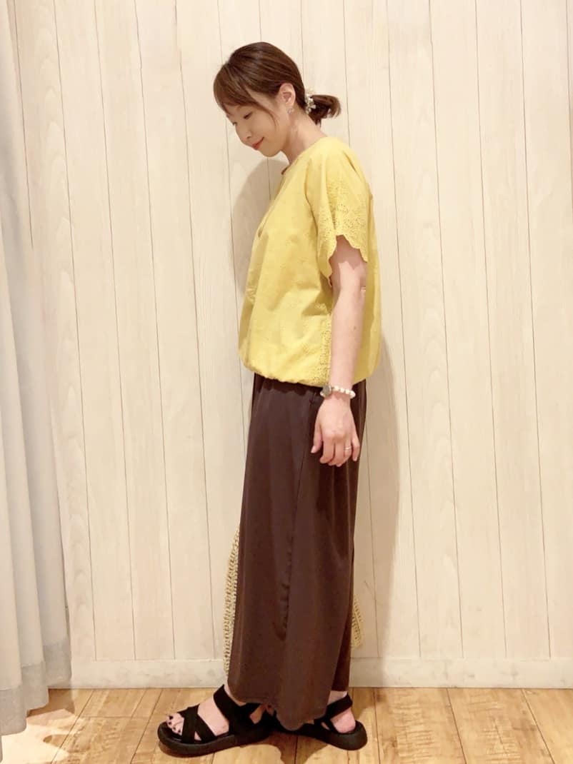 あいこさんの「SHOO･LA･RUE｜スカラップ刺繍レースが目を惹く ドルマントップス」を使ったコーディネート