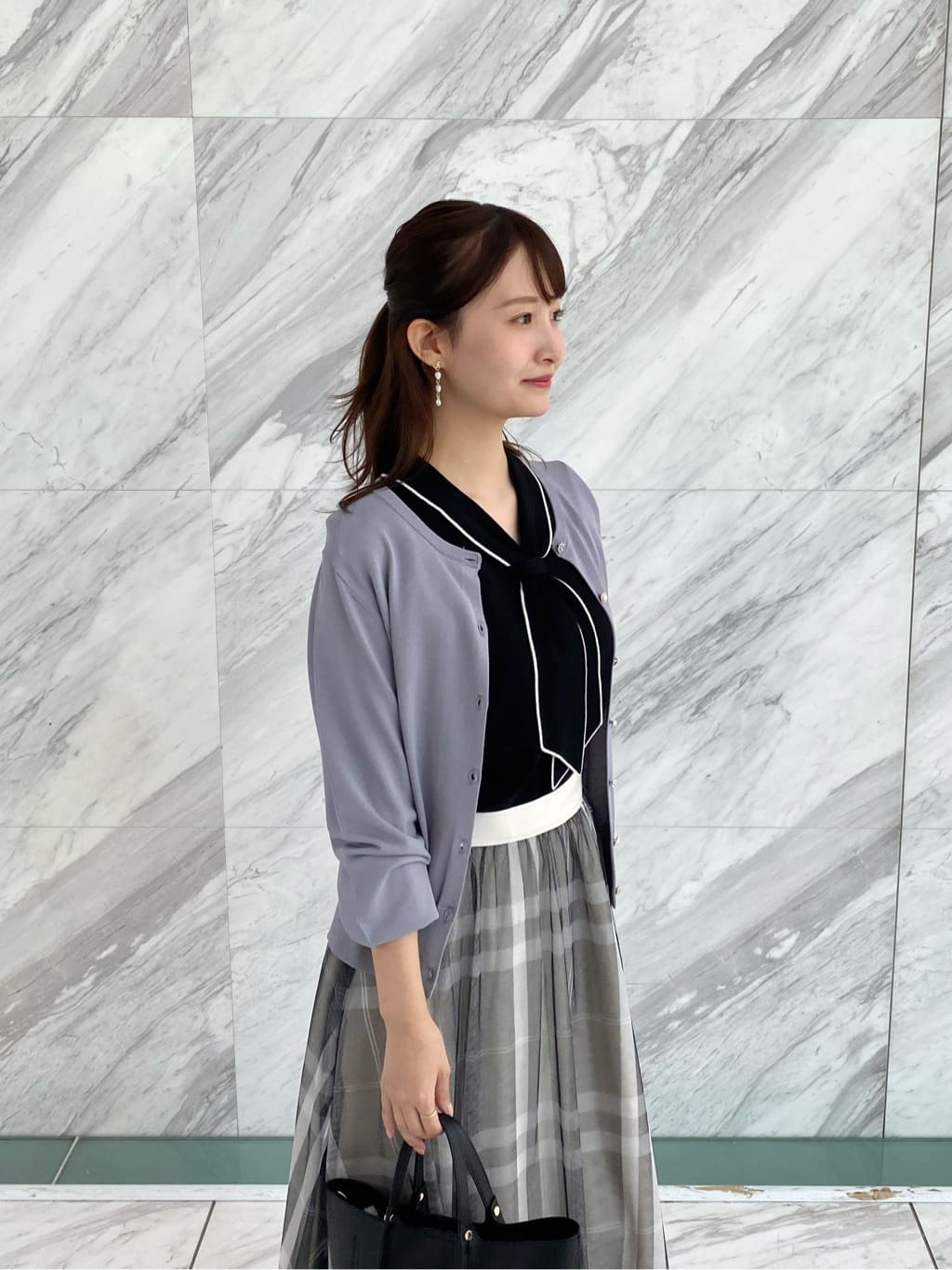 みさかさんの「index｜フレアスリーブボウタイニット【洗濯機洗い可／接触冷感／抗ピル】」を使ったコーディネート
