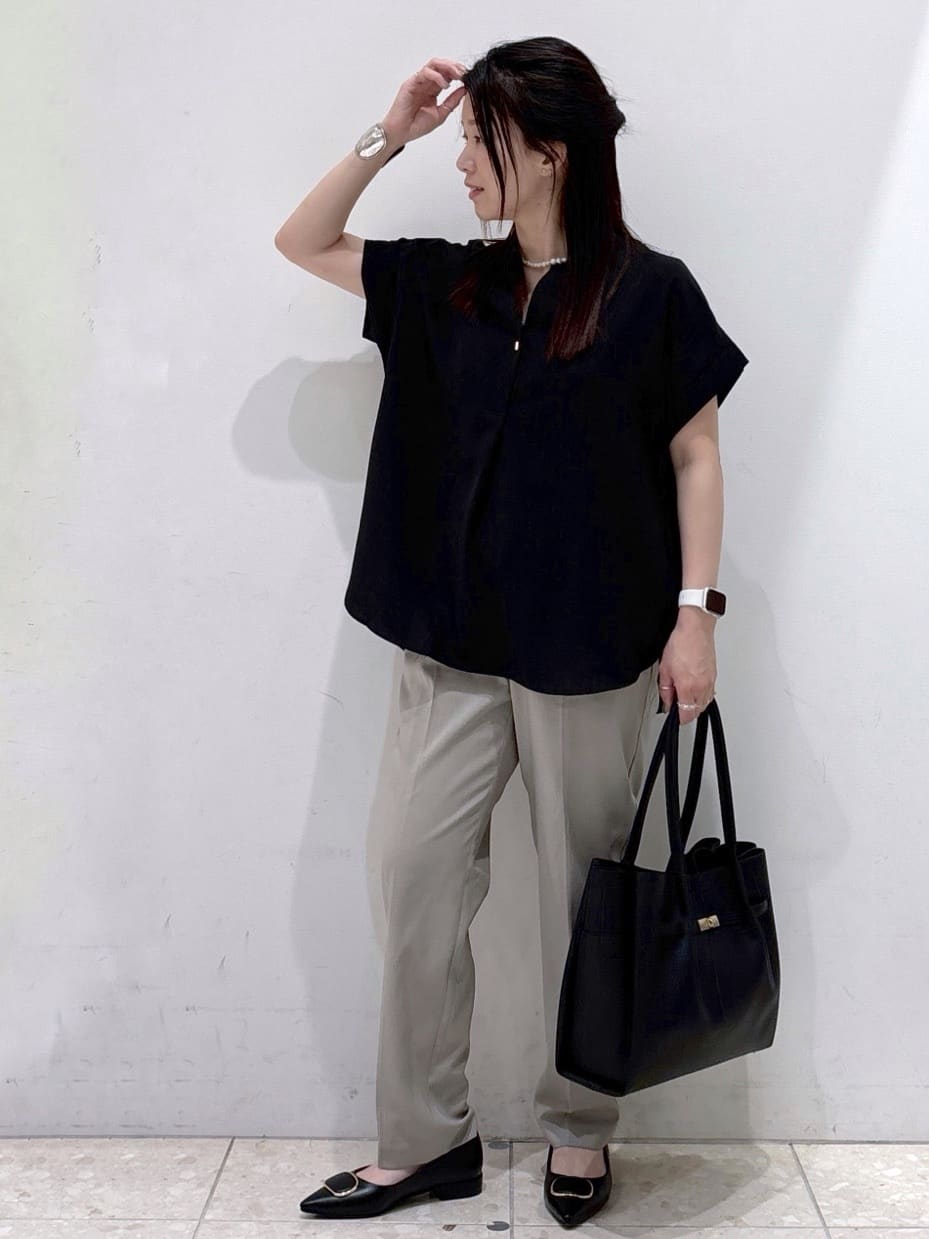 mameさんの「OPAQUE.CLIP｜《7色展開／SS-LLサイズ》ストレッチスキッパーブラウス／セットアップ対応【洗濯機洗い可／防シワ】」を使ったコーディネート
