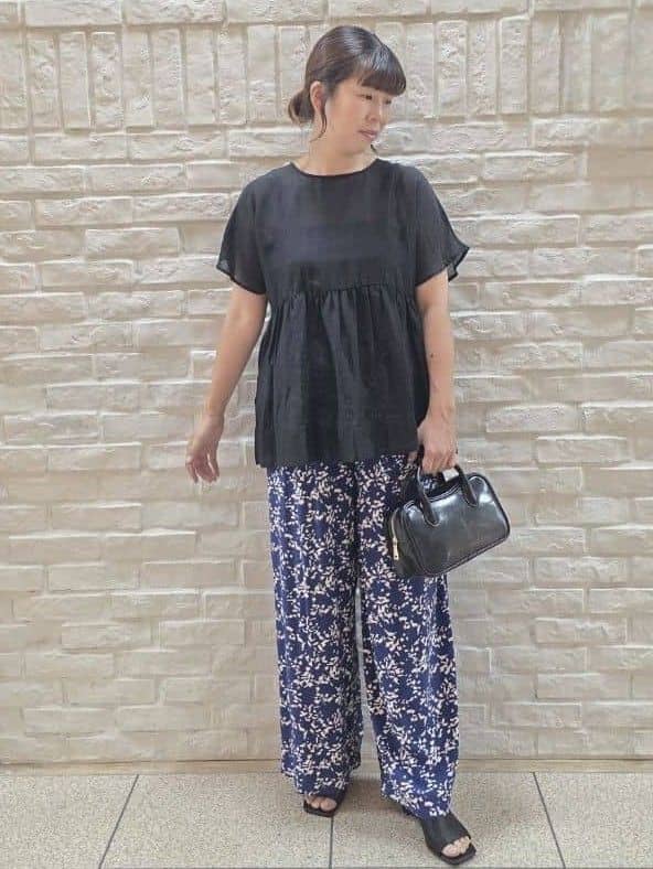 mamiさんの「index｜麻混シアーペプラムブラウス【洗濯機洗い可】」を使ったコーディネート