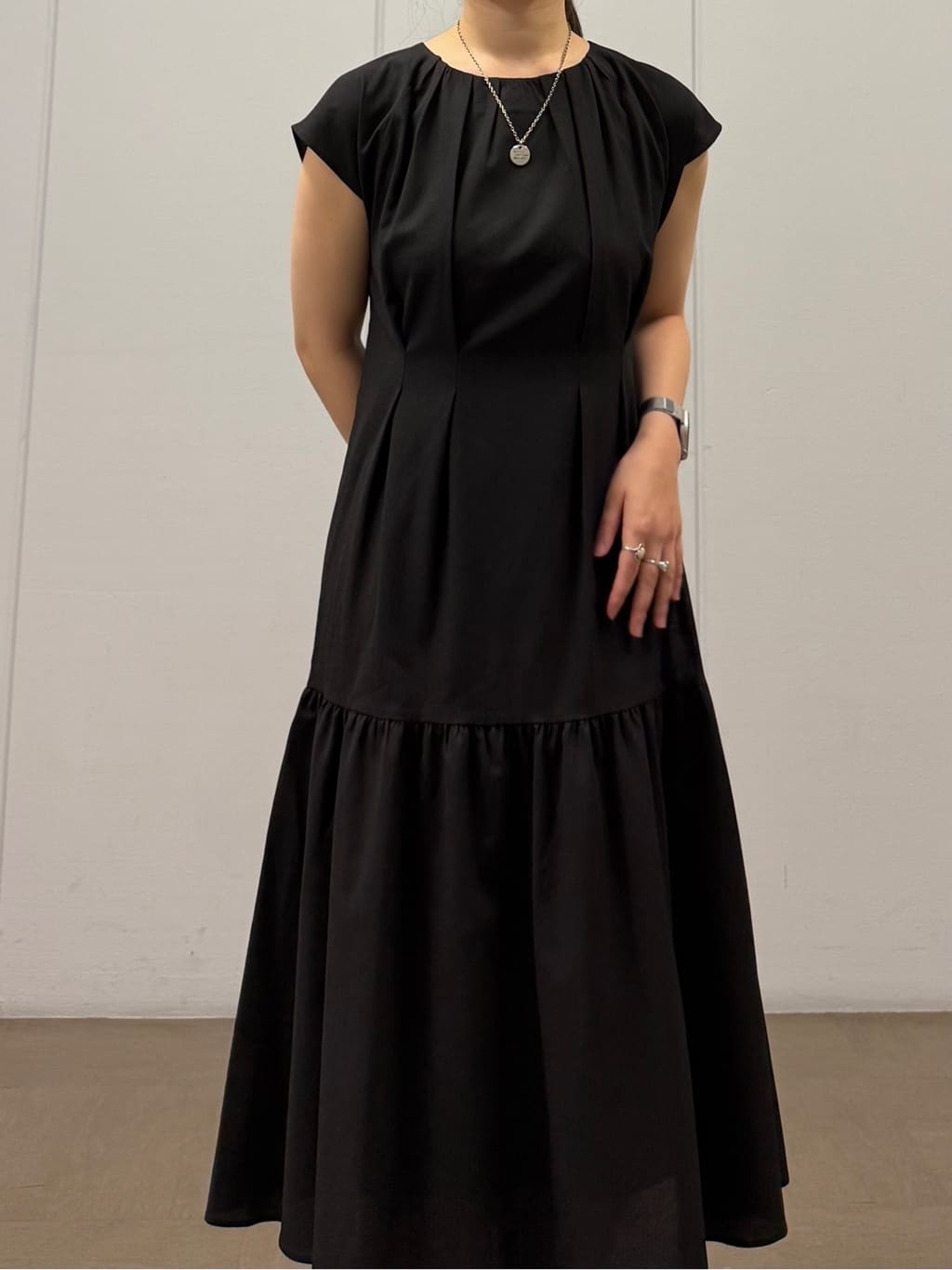 mizukiさんの「INDIVI｜【1枚でコーデ完成！】タックワンピース」を使ったコーディネート
