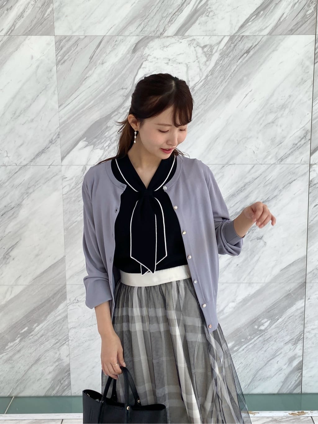 みさかさんの「index｜フレアスリーブボウタイニット【洗濯機洗い可／接触冷感／抗ピル】」を使ったコーディネート