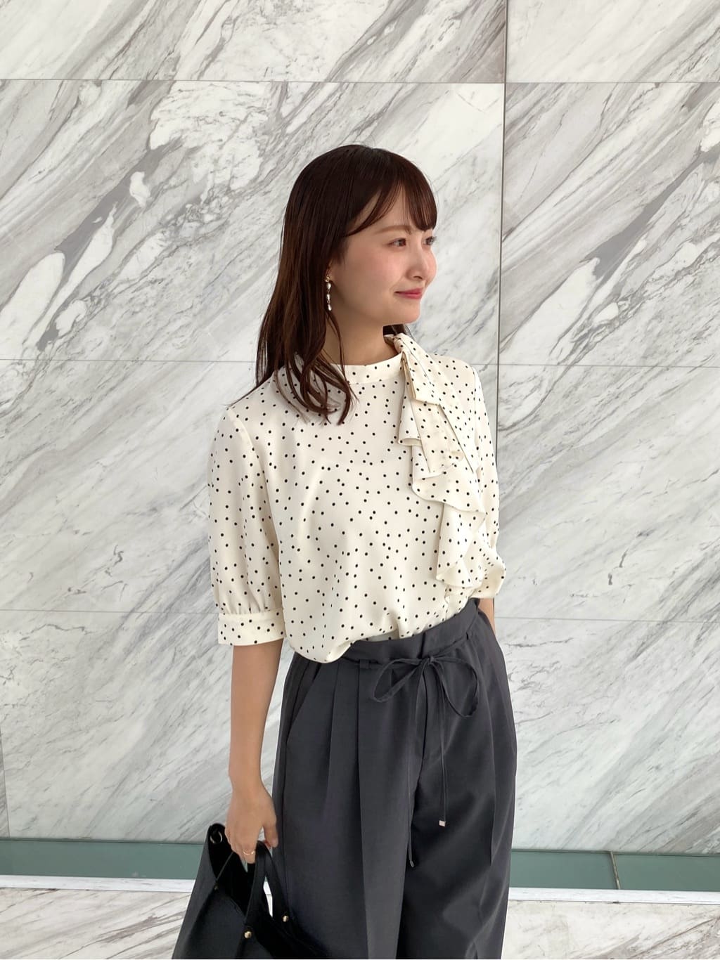 みさかさんの「index｜ロールカラーアシメフリルリボンブラウス【洗濯機洗い可／イージーアイロン】」を使ったコーディネート