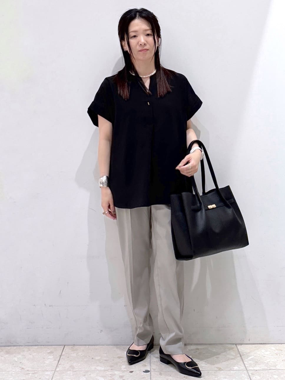 mameさんの「OPAQUE.CLIP｜《7色展開／SS-LLサイズ》ストレッチスキッパーブラウス／セットアップ対応【洗濯機洗い可／防シワ】」を使ったコーディネート